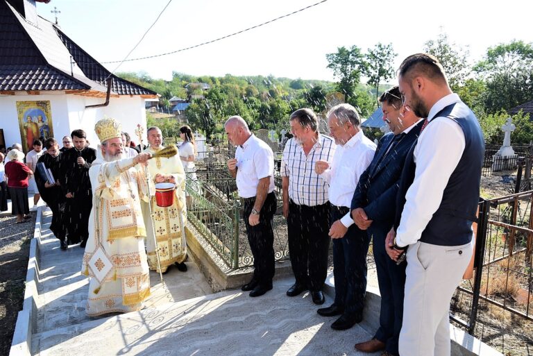 Președintele CJ Vaslui, Dumitru Buzatu, a participat la sfințirea bisericii din Lățești, Murgeni