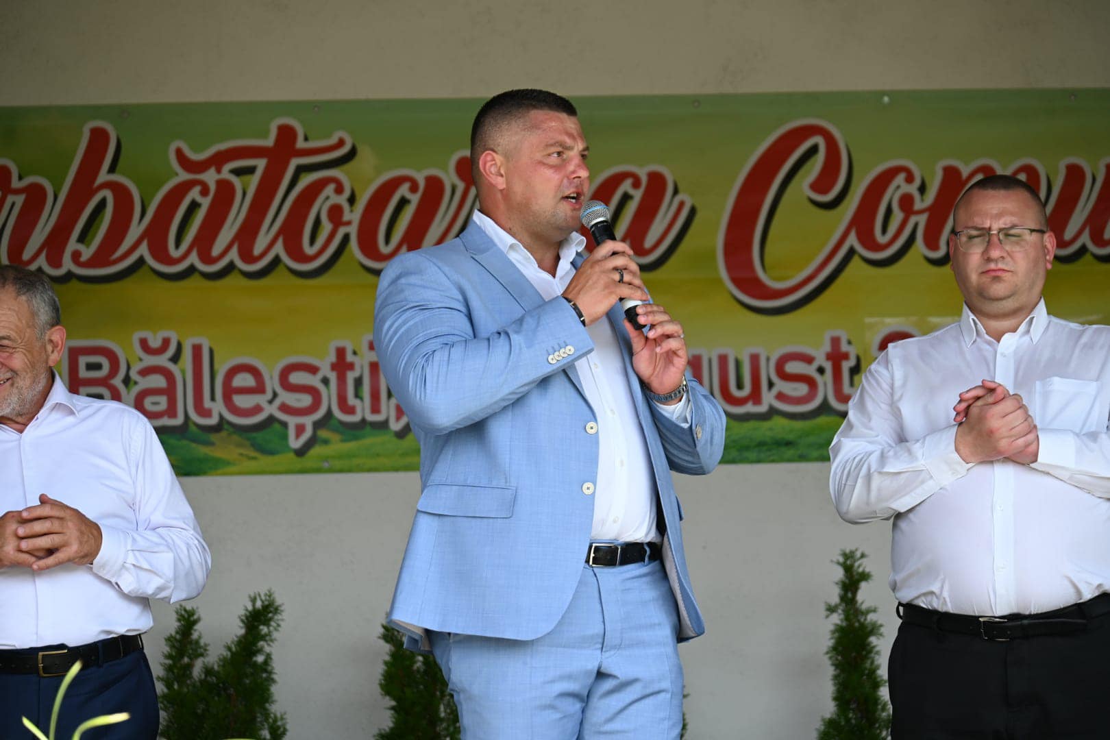 Este tânăr, extrem de activ și prezent în tot județul! Tânărul deputat PSD de Vaslui, în mijlocul vasluienilor 2 ziua comunei cozmesti eduard popica 1