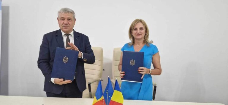 A fost semnat parteneriatul dintre municipiile Bârlad și Strășeni