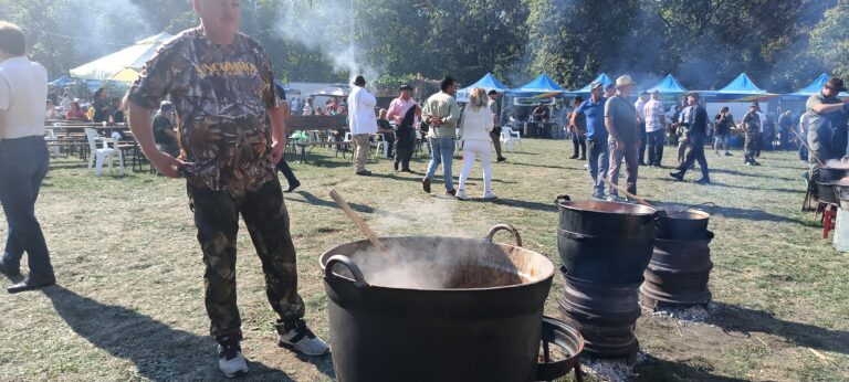 A început Festivalul Vânătorilor in pădurea Paiu, la Vaslui