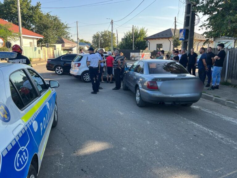 Accident grav la Bârlad, trei autoturisme s-au ciocnit violent