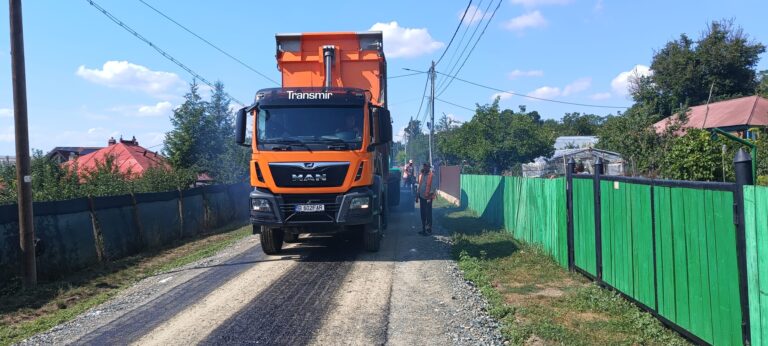 Drumarii de la Transmir au început asfaltarea satelor Ștefan cel Mare și Cănțălărești