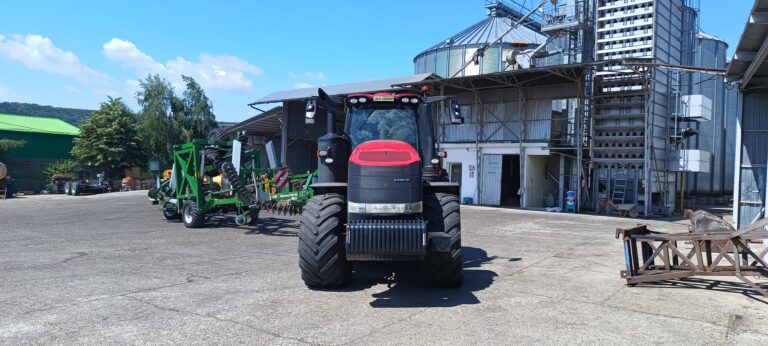 Sute de fermieri vasluieni, decizii la Guvern. Combinele nu vor mai face ITP, tractoriști cu categoria B