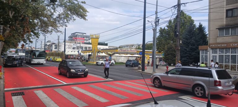 Un nou semafor, pe strada Traian. Se rezolvă problema traficului?
