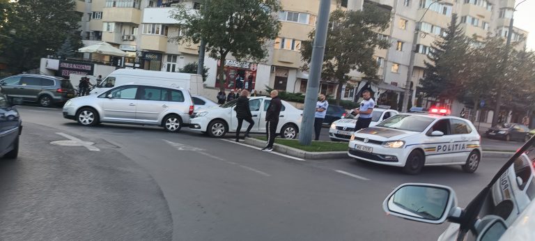 Accident ușor in Crucea Gării, la Vaslui, ciocnire în lanț