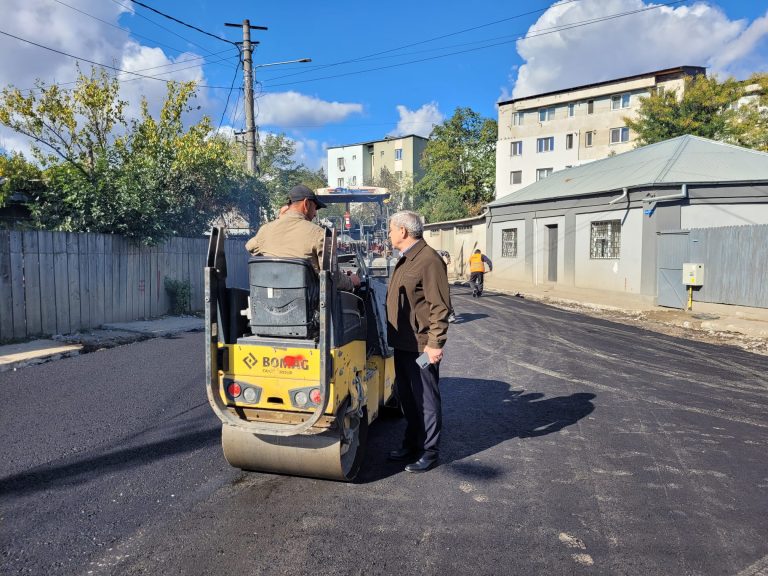 Drumarii de la Nomis au asfaltat strada Vasile Pârvan. Primarul Boroș: ”Ne pregătim să circulăm pe steăzi moderne”