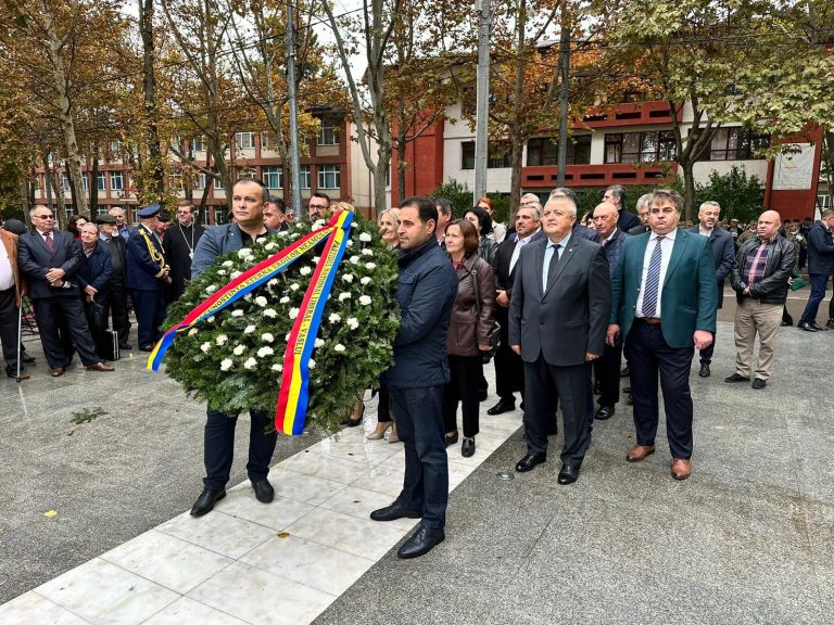 Mesajul prefectului Daniel Onofrei, de Ziua Armatei Române: ”Nu-i uităm pe eroii noștri”