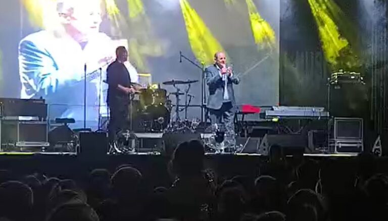 Mii de oameni au petrecut în centrul Hușului, duminică seara (FOTO, VIDEO)