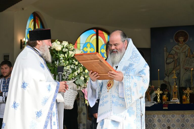 O mare de credincioși a participat la sfințirea Mănăstirii Mălinești, pe dealurile Gârceniului