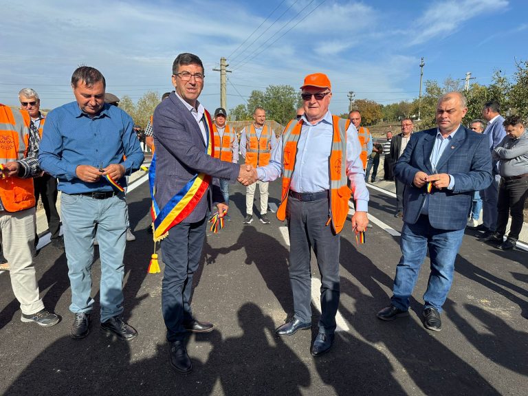 Oțeleni este, cu adevărat, orășelul de la țară. Viacons Rutier a făcut un miracol, aici