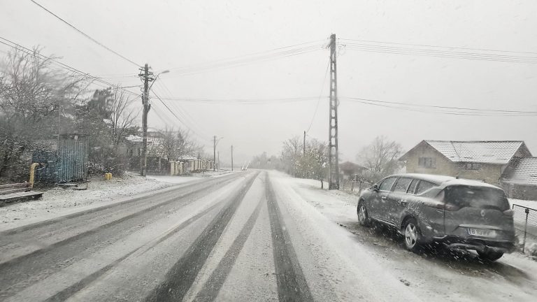 VIDEO-FOTO Ninge la Dobrina! Șoferii sunt sfătuiți să circule cu atenție