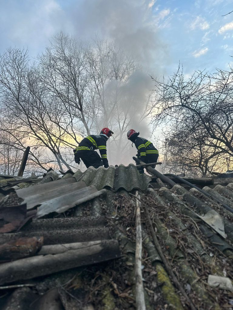 Un bătrân din Ferești a ajuns in stare gravă la spital, după explozia unei butelii