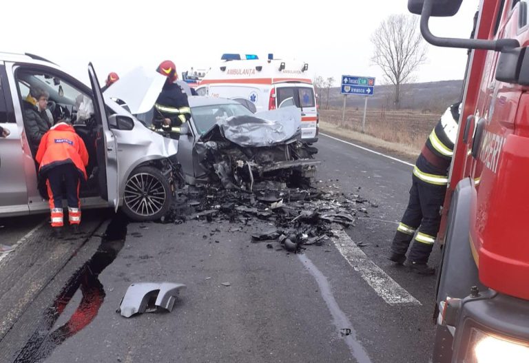 Un polițist care venea la serviciu la Vaslui a fost rănit grav, după o depășire criminală a unui șofer din Iași