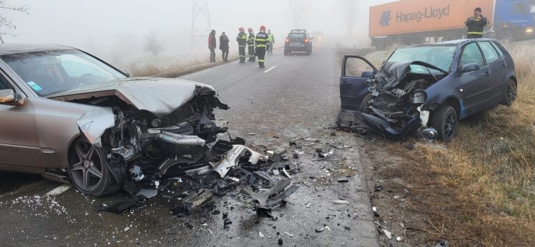 ULTIMA ORĂ Accident la Vetrișoaia, mașini distruse. Sunt două victime (VIDEO)