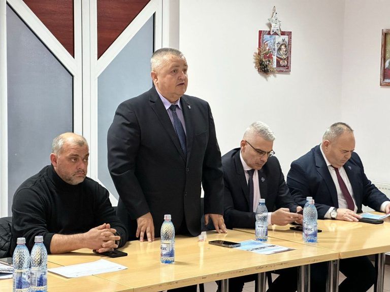 Discuții cu cărțile pe masă, la ISJ Vaslui. Prefectul Onofrei: ”Avem nevoie de învățământ dual tehnic”