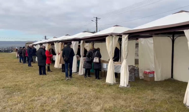 Festival Gastronomic, la Muntenii de Jos. Prefectul Daniel Onofrei a participat la deschidere