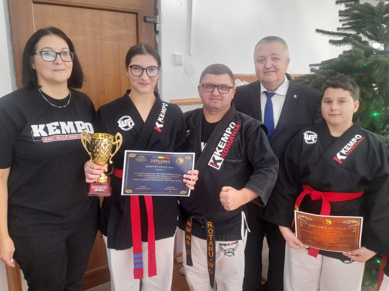 Sportivii de la Clubul Wazary Dojo Bârlad, premiați pentru rezultatele de la Clubul European de Kempo, în prezența prefectului Daniel Onofrei