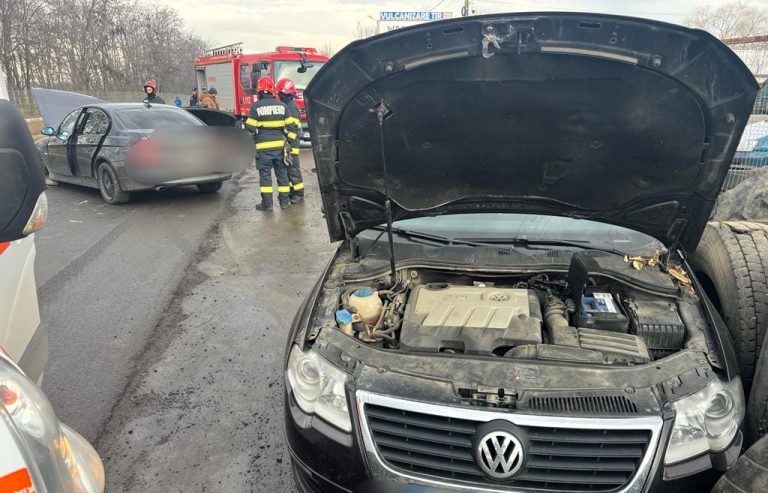 Un BMW s-a ciocnit cu un VW Passat, la Trestiana. Trei persoane au ajuns la Spitalul Bârlad