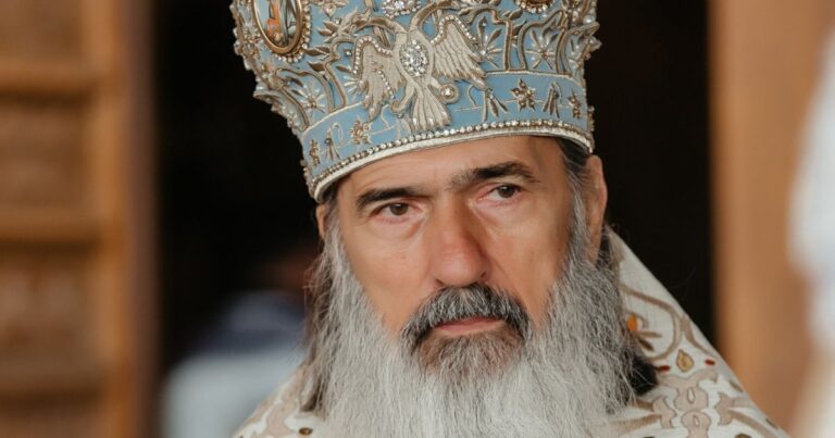 ÎPS Teodosie, Arhiepiscopul Tomisului, a primit ”dojană sinodală scrisă”.  Și Bănescu a fost sancționat