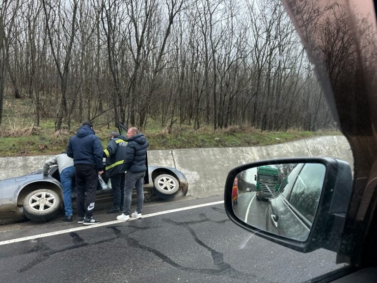 Accident grav in zona Mărul de Aur. Sunt trei victime (VIDEO)