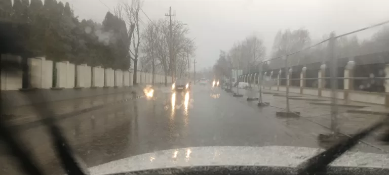 Rupere de nori la Vaslui. Bălți prin oraș