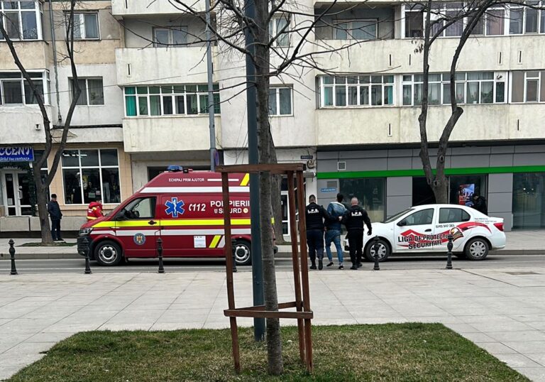 Scandal într-un bar din Vaslui, individ beat scos afară de firma de pază