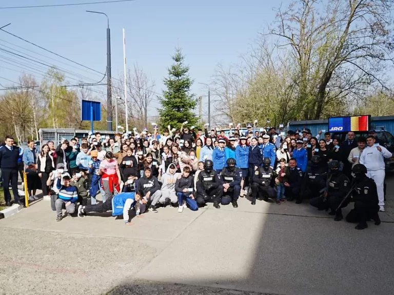 Zeci de elevi au participat la Ziua Porților Deschise, la Jandarmeria Vaslui