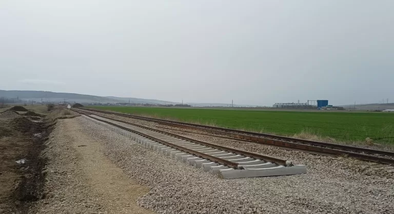 Trenurile vor circula cu viteză redusă, între Crasna și Zorleni, lucrări de modernizare a căii ferate