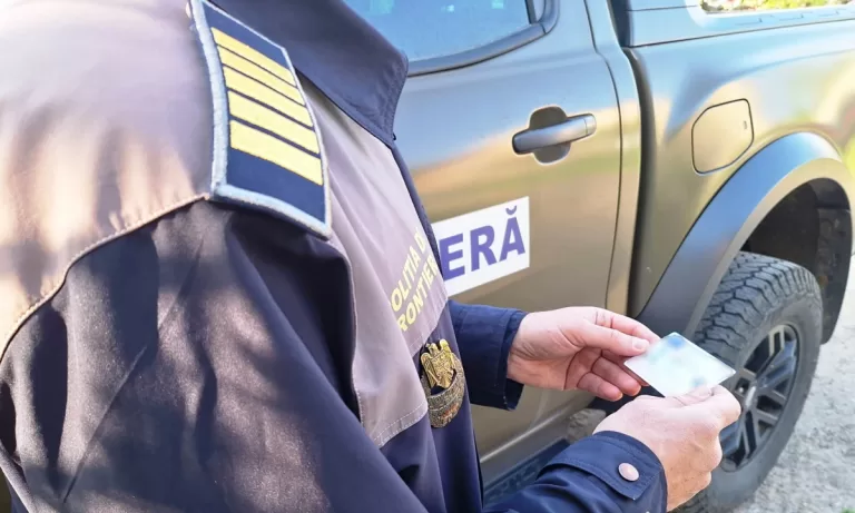 Permis de conducere românesc, falsificat, descoperit de polițiștii de frontieră hușeni