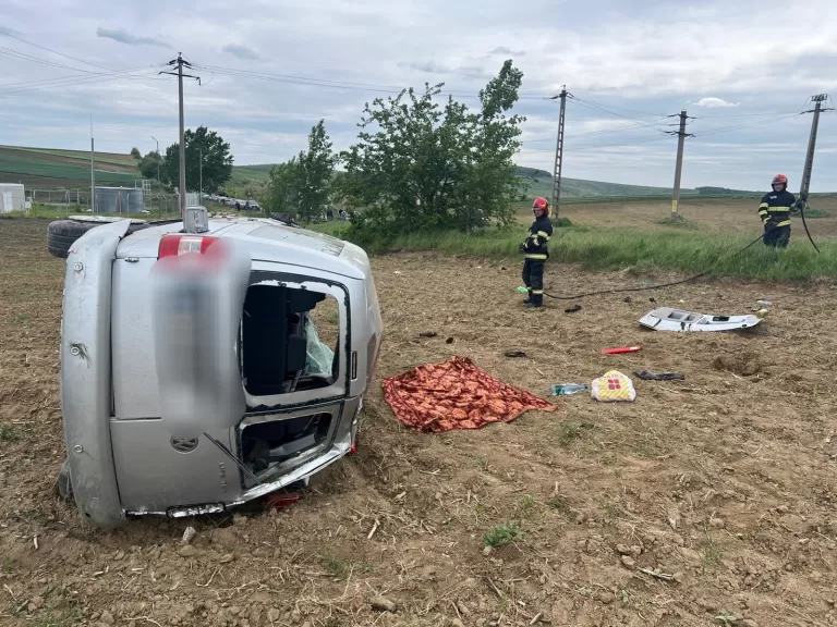 Carambol pe drumul județean, la Iana, trei mașini distruse