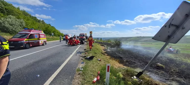 ACUM Trei morți, motocicliști, în urma unui teribil accident dintre o mașină și o motocicletă, pe DN Vaslui-Iași. Autoturism în flăcări