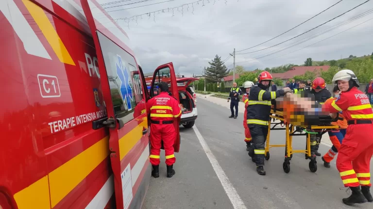 ACUM Accident grav pe DE 581, în zona popasului de la Sârbi! Salvatorii se îndreaptă spre locul accidentului