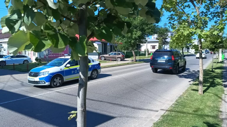 O mașină a lovit doi adolescenți, la Huși. Băieții sunt conștienți