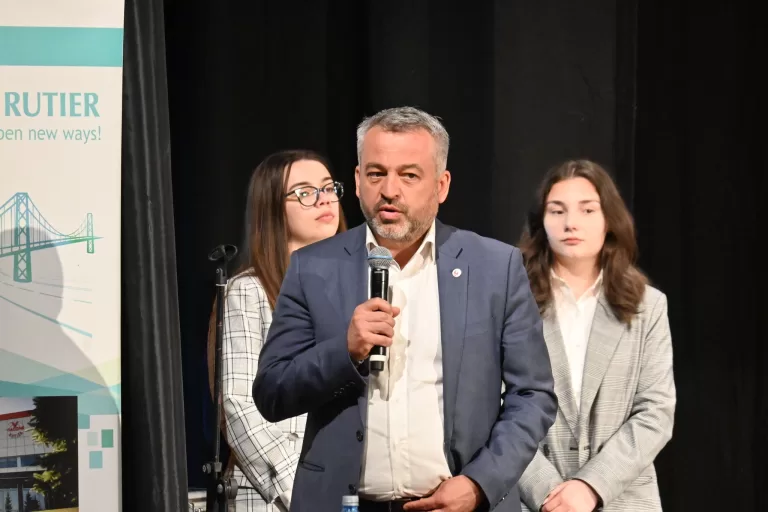 Primarul ales al municipiului Vaslui, Lucian Braniște, depune jurământul, joi, 24 octombrie