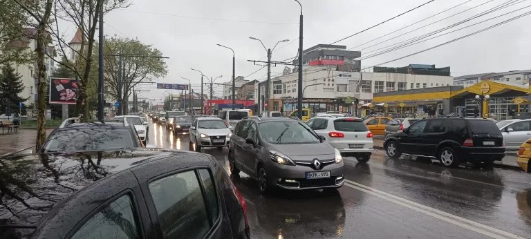 Se schimbă vremea. Vineri, Cod galben de vânt și precipitații