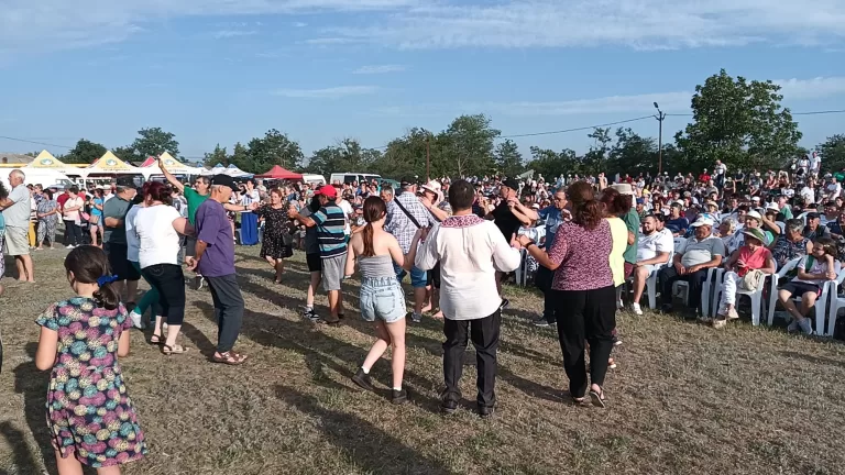 FOTO, VIDEO De Sânziene, toată Valea Prutului a cântat, a dansat și s-a distrat la Ziua Comunei Fălciu