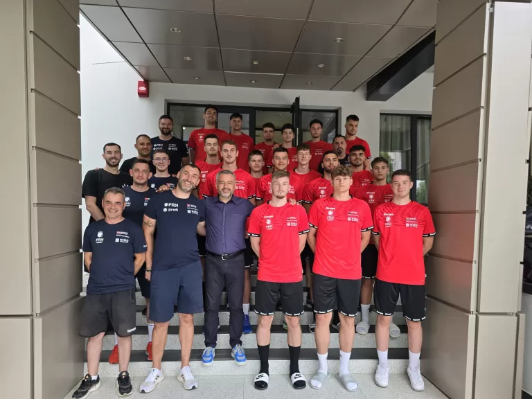 Lotul național de tineret la handbal s-a cazat la Vaslui. Joi, primul meci la Trofeul ”Carpați”