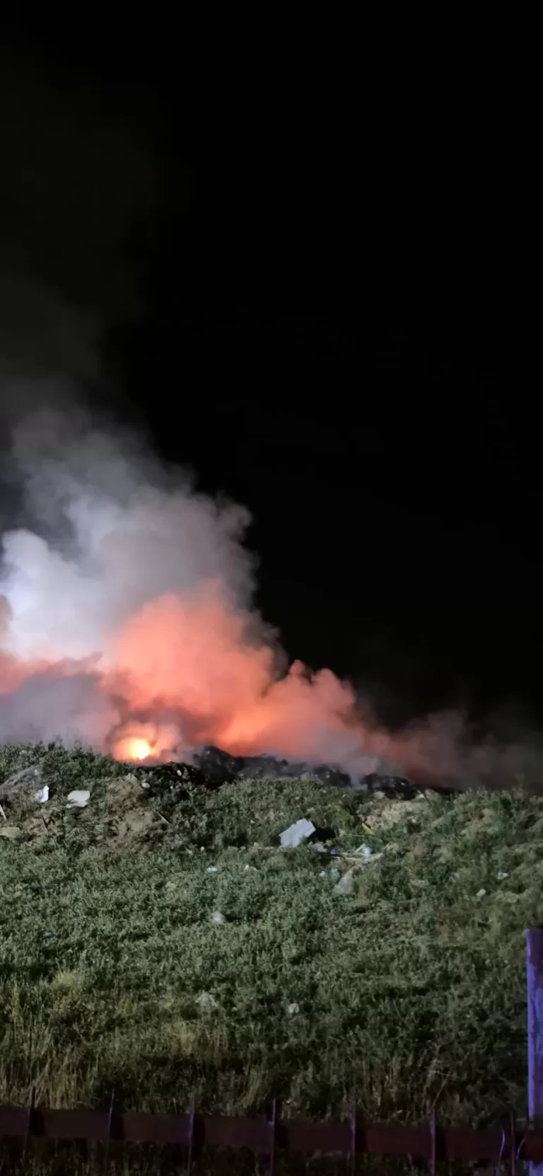 FOTO, VIDEO Pompierii bârlădeni luptă cu flăcările, misiune dificilă,