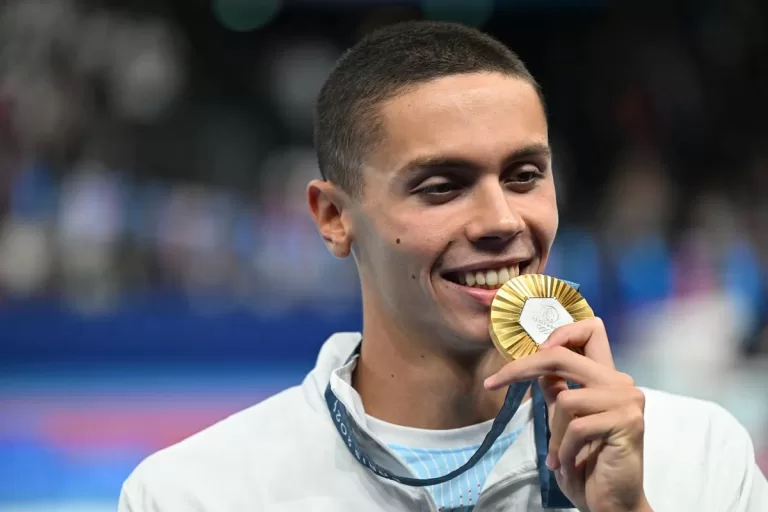 David Popovici, primul aur din istoria României la Jocurile Olimpice, la înot masculin
