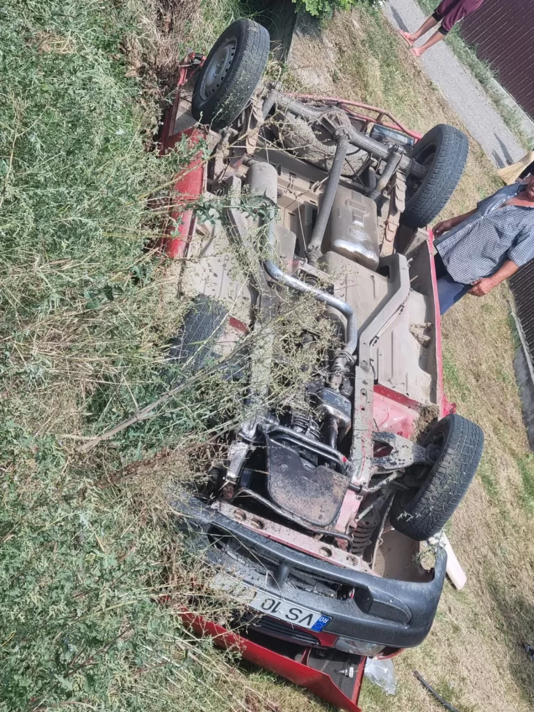 Accident GRAV la Moara Domnească, o persoană este prinsă sub mașină