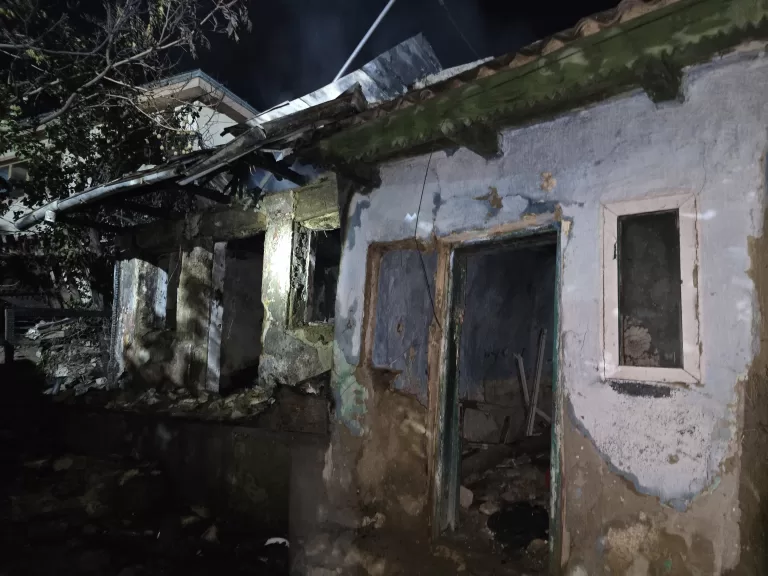 Un bârlădean a murit carbonizat, noaptea trecută. Incendiu devastator în cartierul Deal