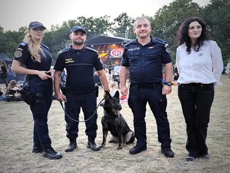 Cățelușa Dalva, antrenată să depisteze droguri, este la Open Camp Vaslui