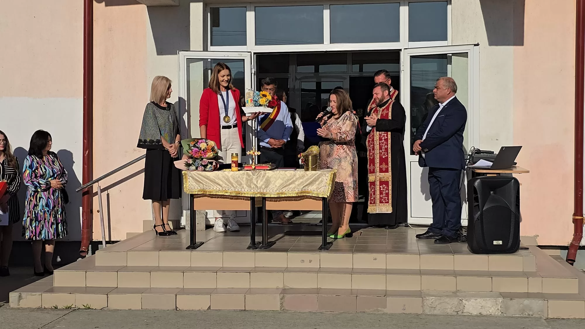Campioana olimpică Adriana Adam a participat la deschiderea noului an școlar în comuna natală, Văleni 1 adriana adam cristiana botan valeni 21 jpg
