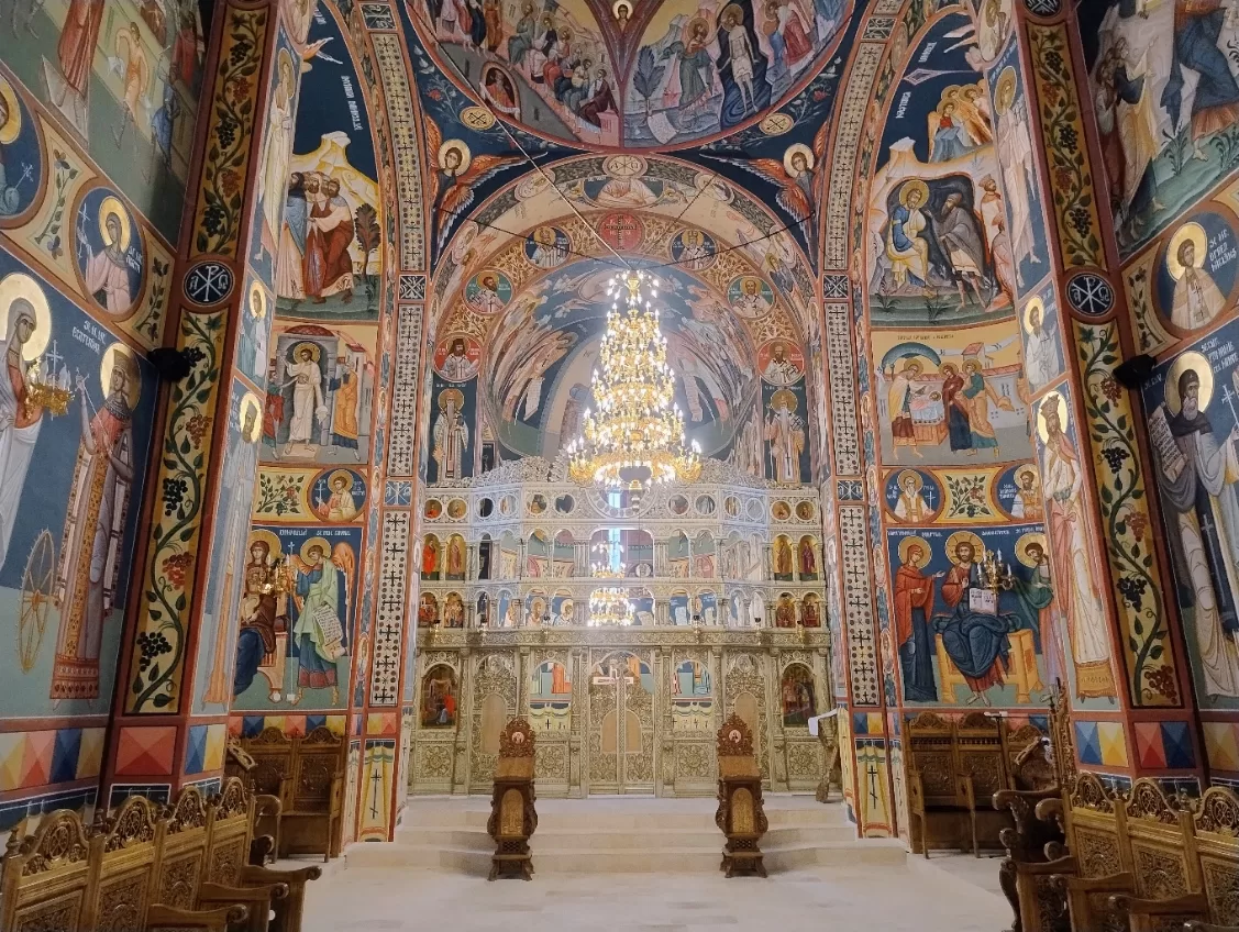 biserica sfintii mihai si gavril traian 14 jpg