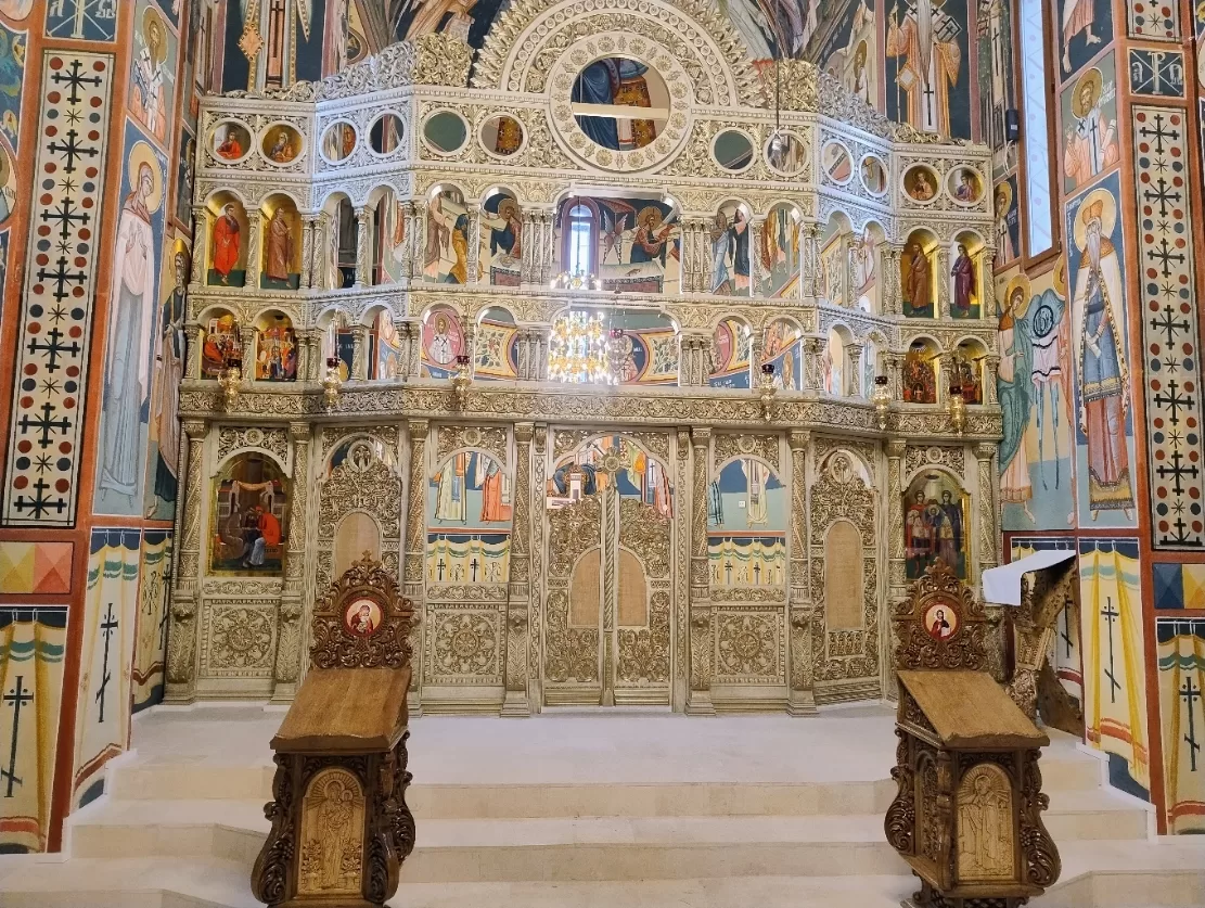 SURSE: Mitropolitul Moldovei, ÎPS Teofan, participă la Sfințirea Bisericii Sfinții Mihail și Gavriil, la Vaslui. PS Varlaam Ploieșteanul, reprezentantul Patriarhului Daniel 4 biserica sfintii mihai si gavril traian 16 jpg
