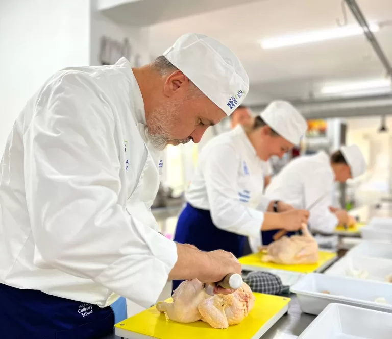 Vrei să fii unul dintre cursanții Horeca Culinary School? Participă la concursul național organizat de brandul Familia Safir!