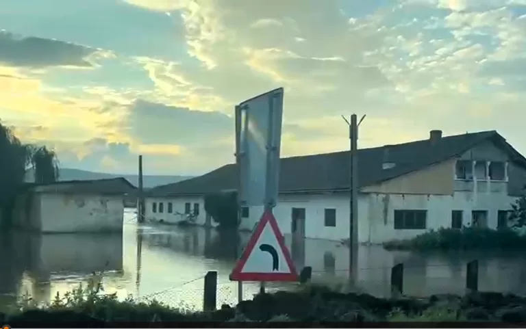 VIDEO Valea Prutului este îngropată sub ape, sâmbătă seara