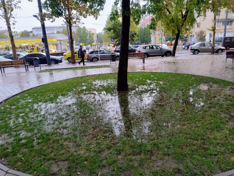 TABEL Cât a plouat în județul Vaslui, noaptea trecută. Ploaie zdravănă de la Roșiești la Codăești