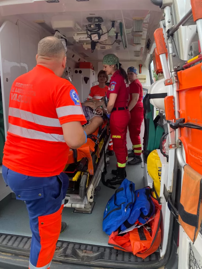 ȘTIREA DIMINEȚII Accident la Tutova, pe DE 581, pieton lovit pe trecerea de pietoni