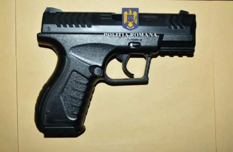 Ce au descoperit polițiștii de la Arme și Muniții Vaslui, la perchezițiile de vineri dimineața